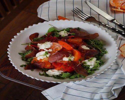 Premium quality organic vegetables icon